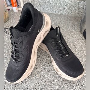 Skechers Women's Black and Cream Athletic Shoes